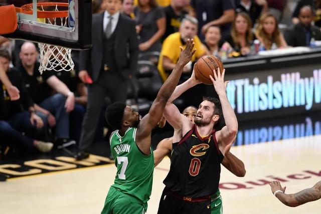 单场8次失误！亚当斯：我要做好反思 控制失误