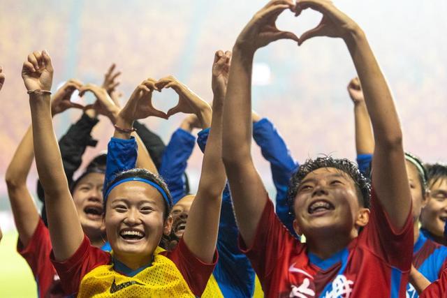 沙滩运动凭什么吸引人？听听亚沙会两位中国旗手怎么说沙滩运动凭什么吸引人？听听亚沙会两位中国旗手怎么说