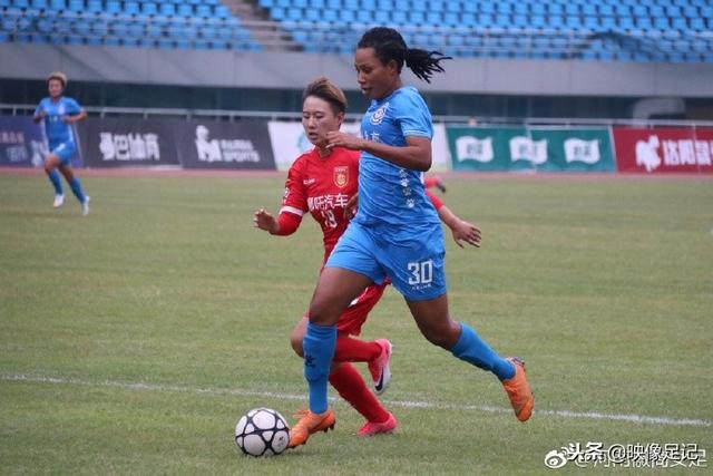 记者：本坦库尔因种族歧视孙兴慜 被英足总禁7场